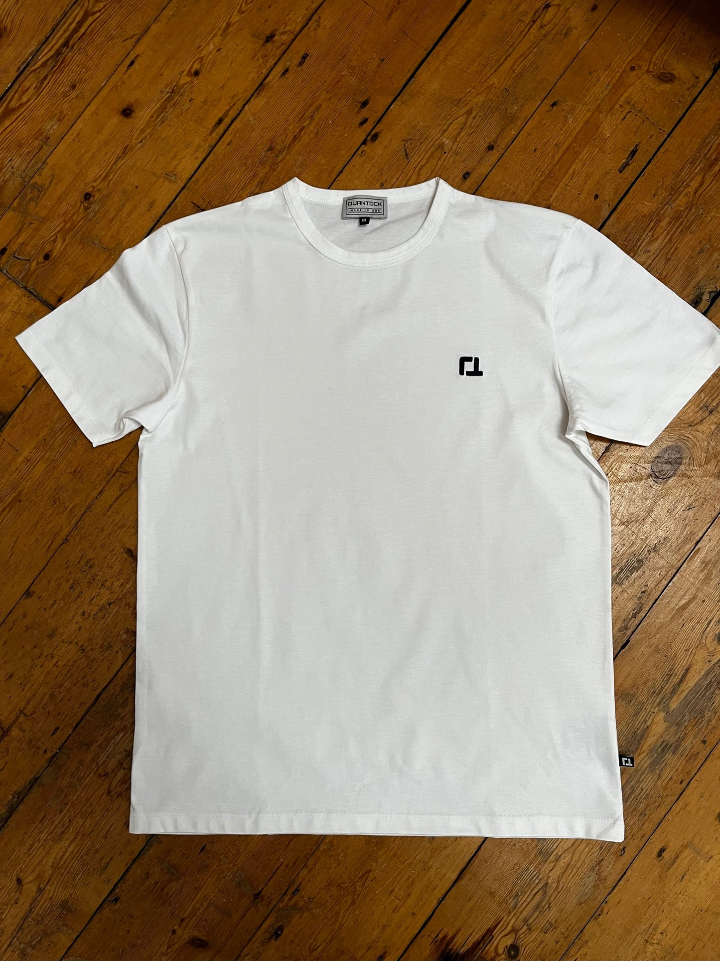 Quantock One T Shirt - White w Navy Motif